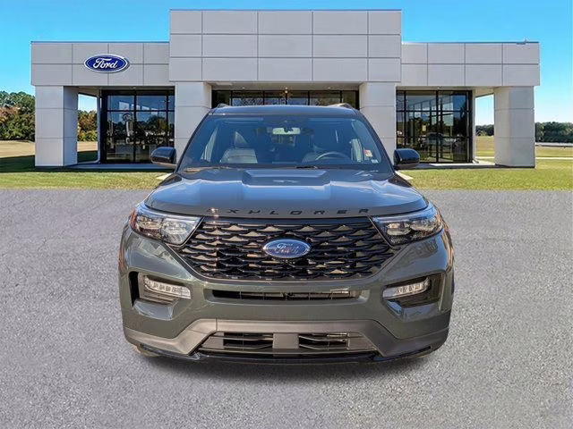 2023 Green Metallic Ford Explorer ST-Line 4X4 SUV