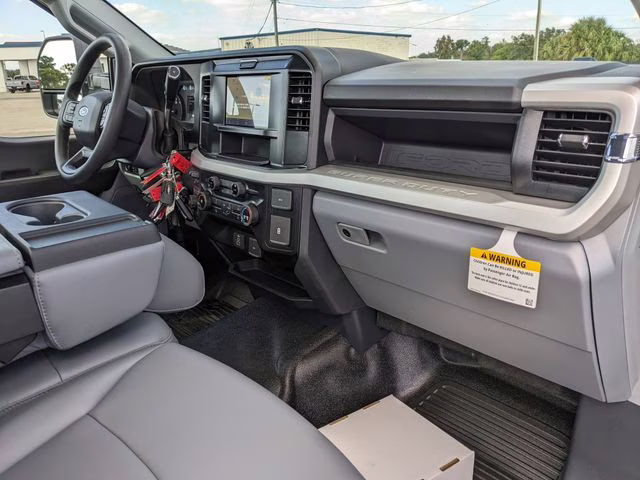 2026 Oxford White Ford Super Duty F-550 DRW XL 4X4 Chassis