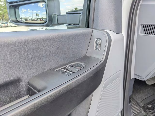 2026 Oxford White Ford Super Duty F-550 DRW XL 4X4 Chassis