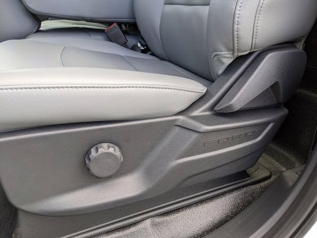 2026 Oxford White Ford Super Duty F-550 DRW XL 4X4 Chassis