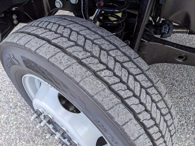 2026 Oxford White Ford Super Duty F-550 DRW XL 4X4 Chassis