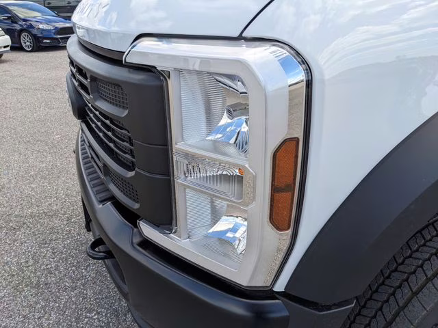 2026 Oxford White Ford Super Duty F-550 DRW XL 4X4 Chassis