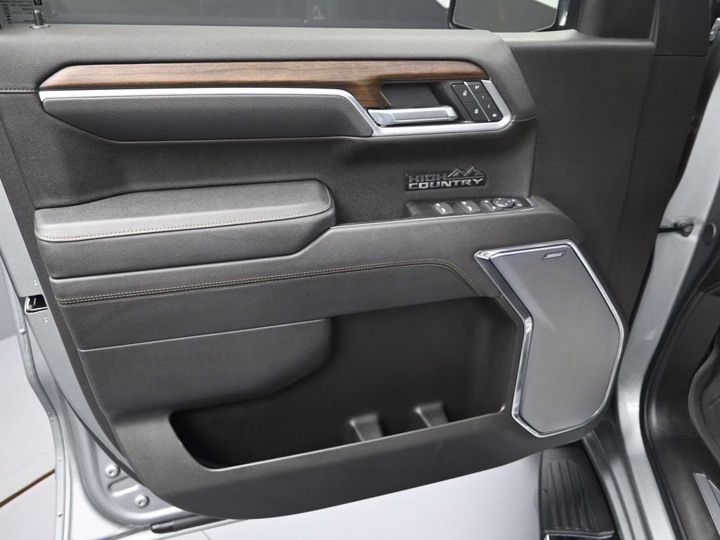 2025 Sterling Gray Metallic Chevrolet Silverado 1500 High Country 4X4 Truck