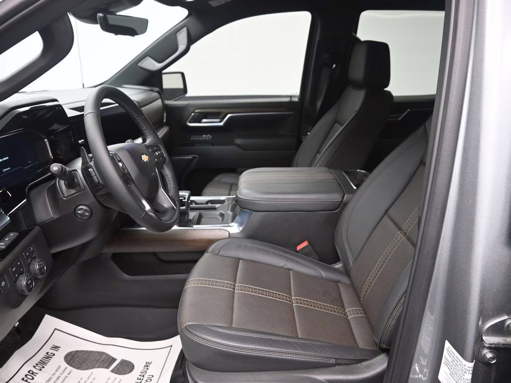 2025 Sterling Gray Metallic Chevrolet Silverado 1500 High Country 4X4 Truck