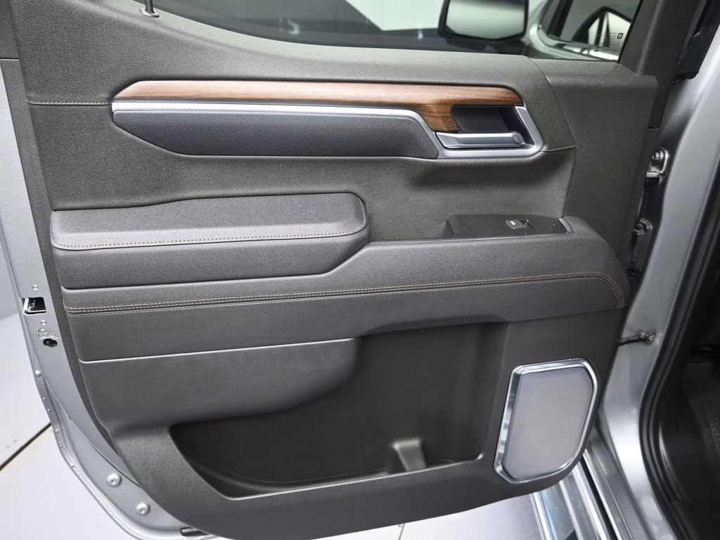 2025 Sterling Gray Metallic Chevrolet Silverado 1500 High Country 4X4 Truck