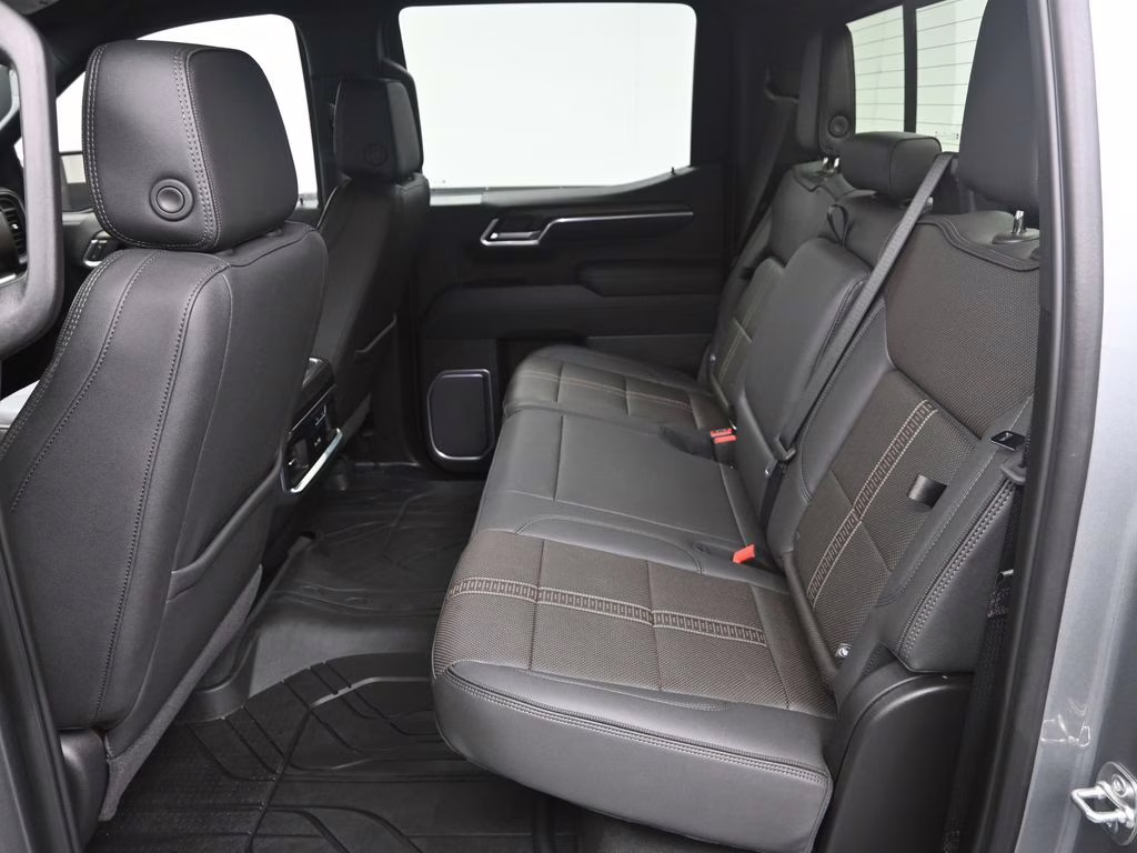 2025 Sterling Gray Metallic Chevrolet Silverado 1500 High Country 4X4 Truck