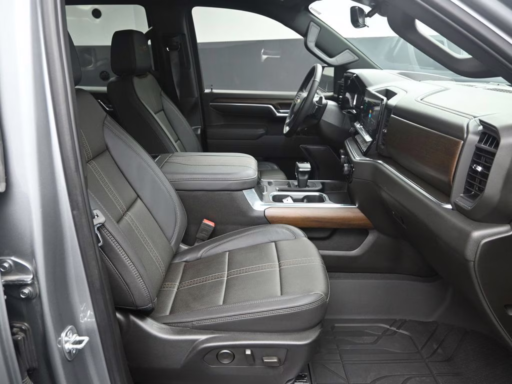 2025 Sterling Gray Metallic Chevrolet Silverado 1500 High Country 4X4 Truck