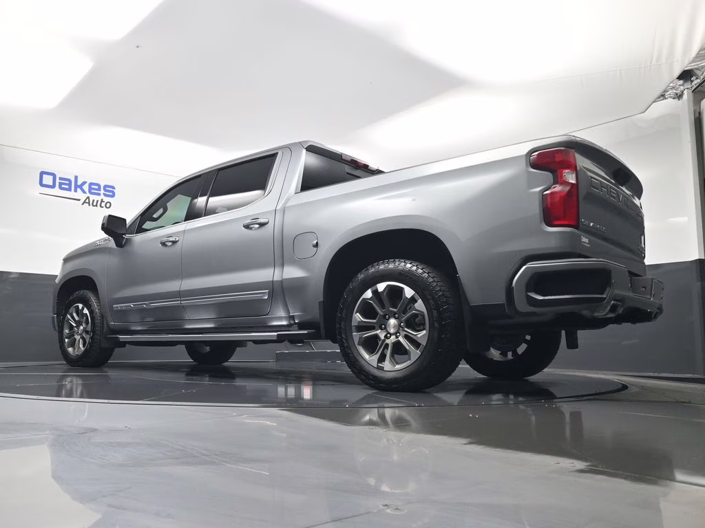 2025 Sterling Gray Metallic Chevrolet Silverado 1500 High Country 4X4 Truck