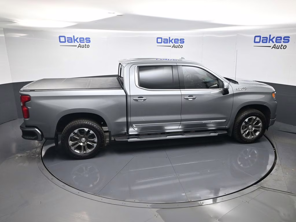 2025 Sterling Gray Metallic Chevrolet Silverado 1500 High Country 4X4 Truck