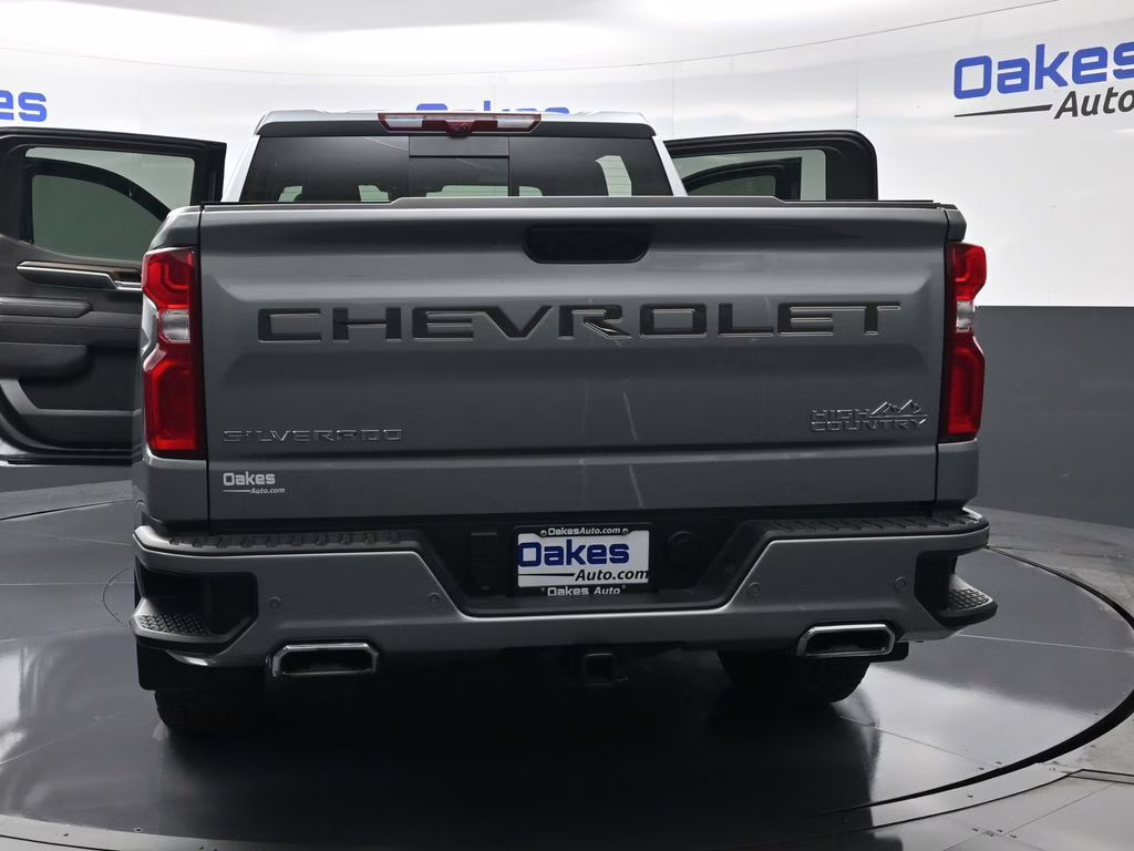 2025 Sterling Gray Metallic Chevrolet Silverado 1500 High Country 4X4 Truck