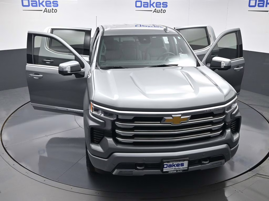 2025 Sterling Gray Metallic Chevrolet Silverado 1500 High Country 4X4 Truck