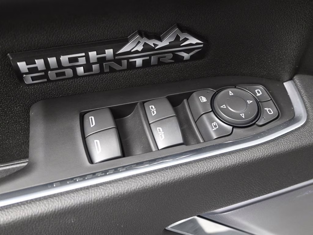 2025 Sterling Gray Metallic Chevrolet Silverado 1500 High Country 4X4 Truck