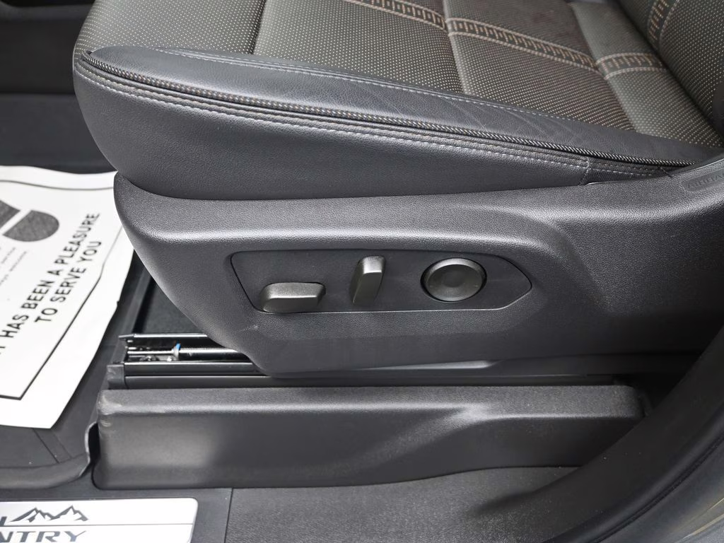 2025 Sterling Gray Metallic Chevrolet Silverado 1500 High Country 4X4 Truck