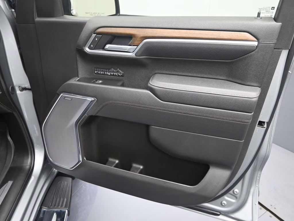 2025 Sterling Gray Metallic Chevrolet Silverado 1500 High Country 4X4 Truck