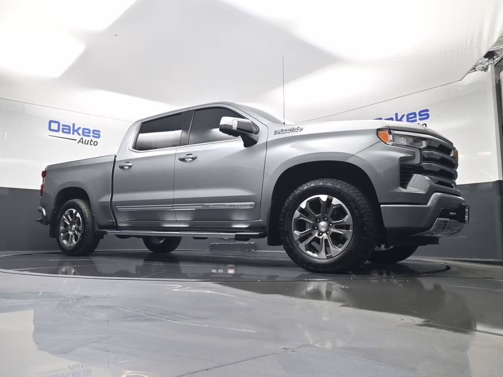 2025 Sterling Gray Metallic Chevrolet Silverado 1500 High Country 4X4 Truck