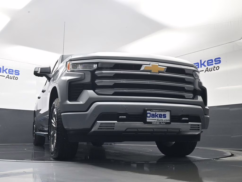 2025 Sterling Gray Metallic Chevrolet Silverado 1500 High Country 4X4 Truck