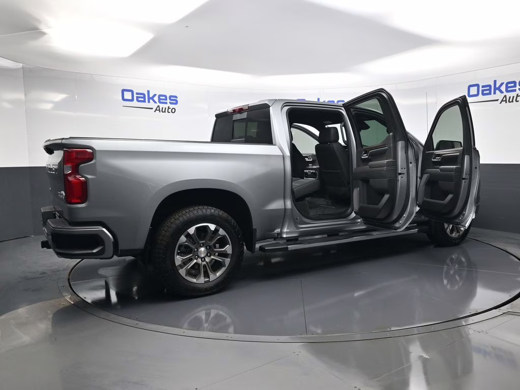 2025 Sterling Gray Metallic Chevrolet Silverado 1500 High Country 4X4 Truck