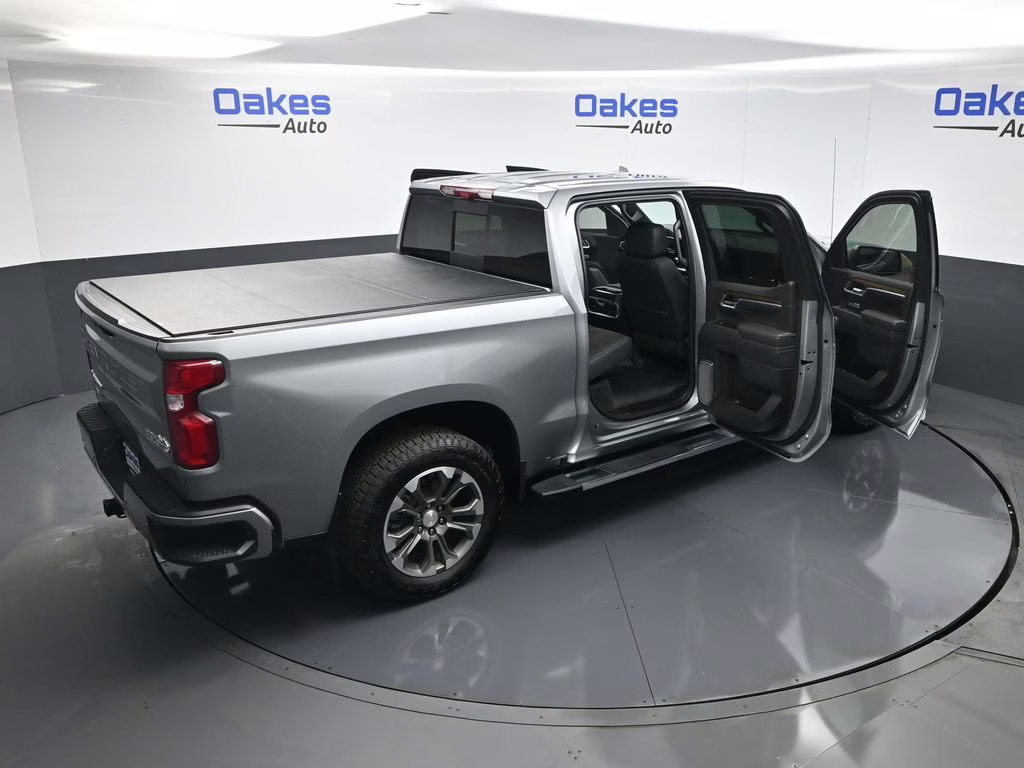 2025 Sterling Gray Metallic Chevrolet Silverado 1500 High Country 4X4 Truck