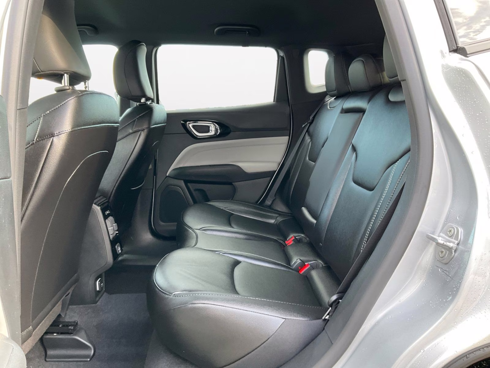 2026 Silver Zynith Metallic Clearcoat Jeep Compass Limited 4X4 SUV