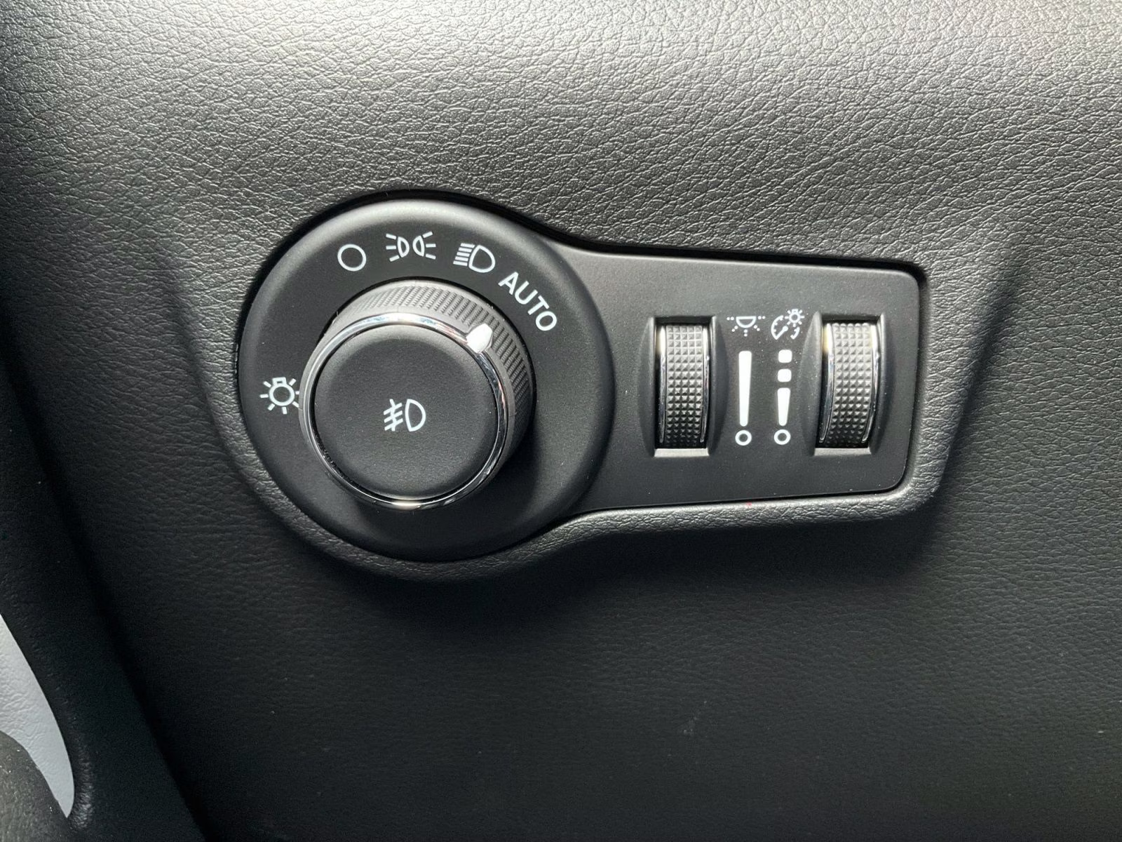 2026 Silver Zynith Metallic Clearcoat Jeep Compass Limited 4X4 SUV