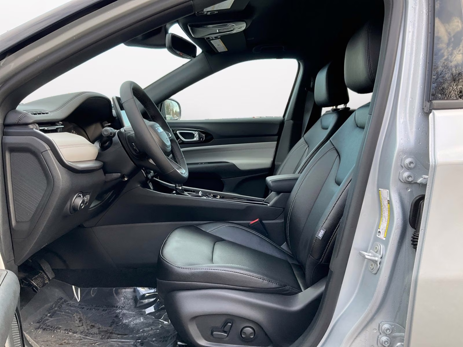 2026 Silver Zynith Metallic Clearcoat Jeep Compass Limited 4X4 SUV