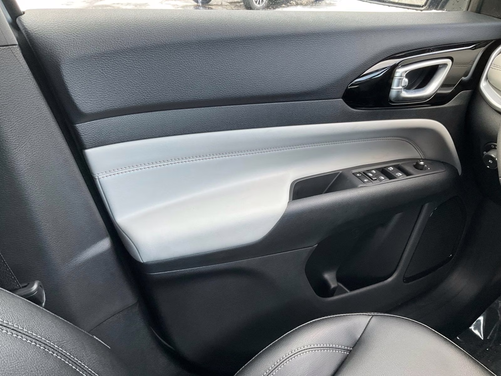 2026 Silver Zynith Metallic Clearcoat Jeep Compass Limited 4X4 SUV