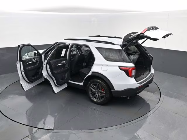 2026 Space White Metallic Ford Explorer ST-Line 4X4 SUV