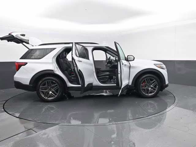 2026 Space White Metallic Ford Explorer ST-Line 4X4 SUV