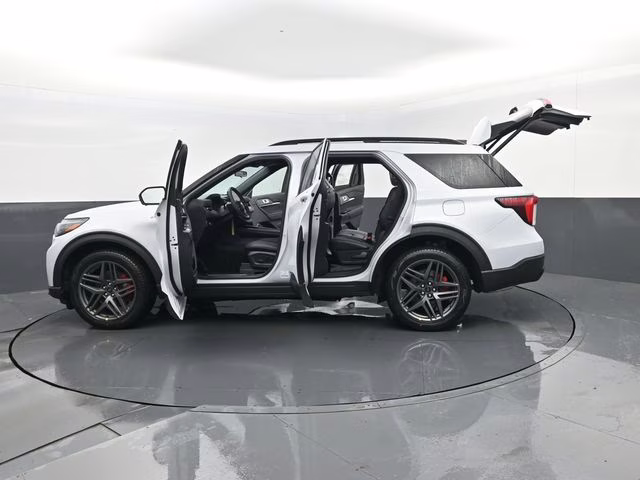 2026 Space White Metallic Ford Explorer ST-Line 4X4 SUV