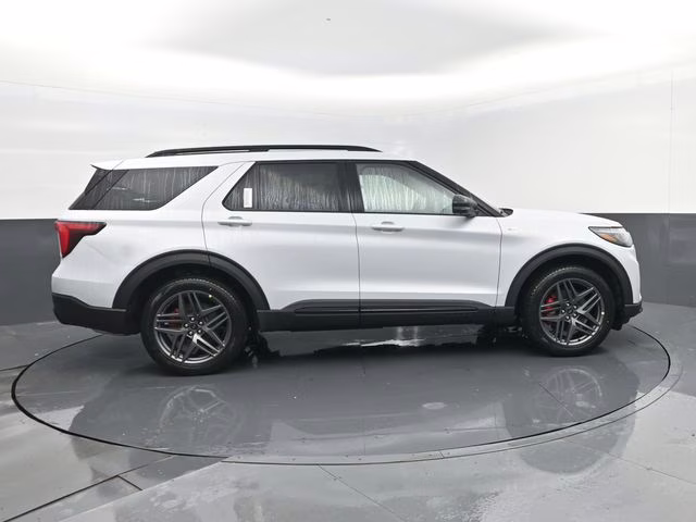 2026 Space White Metallic Ford Explorer ST-Line 4X4 SUV