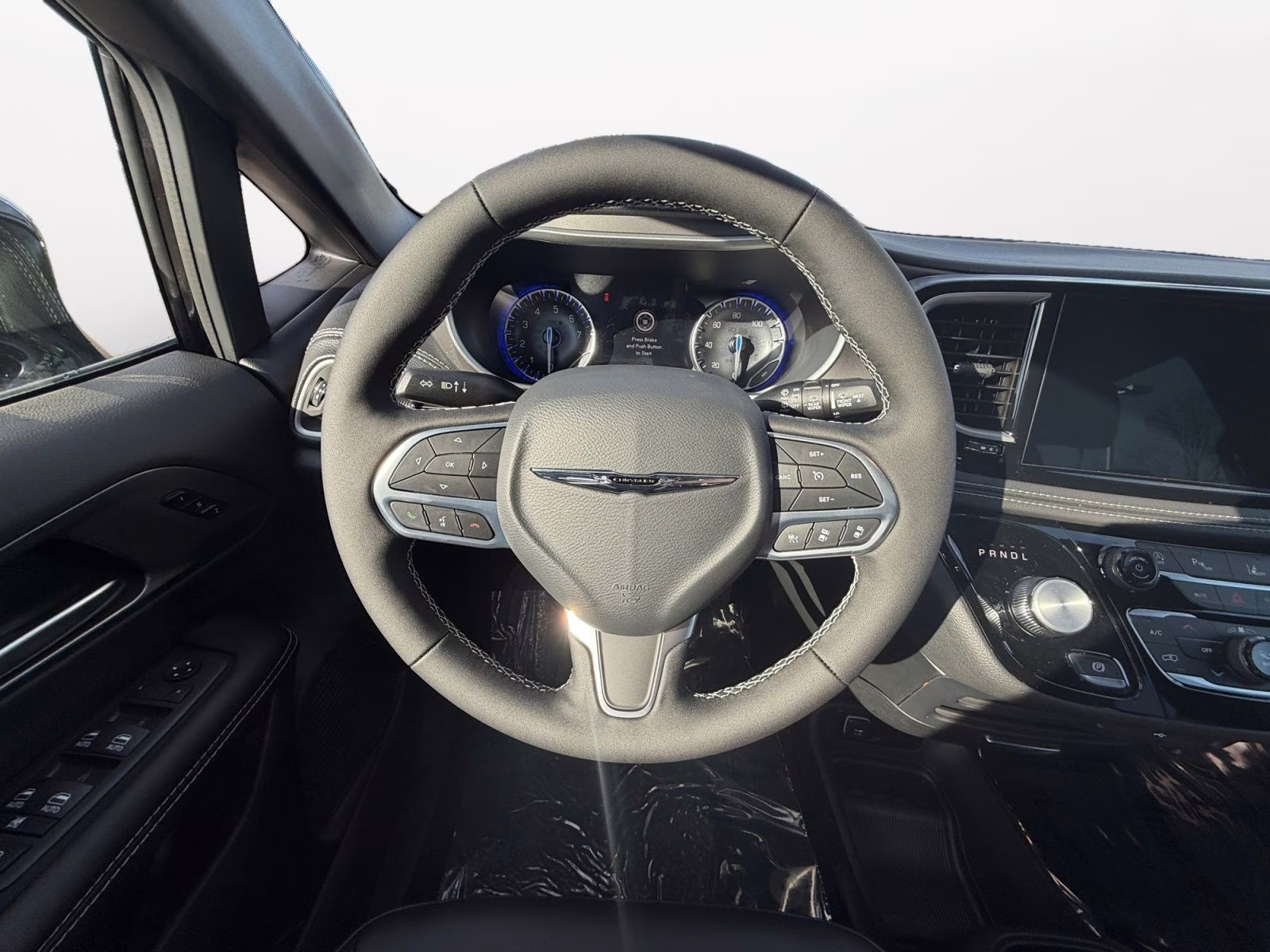 2026 Diamond Black Crystal Pearlcoat Chrysler Pacifica Select AWD Van