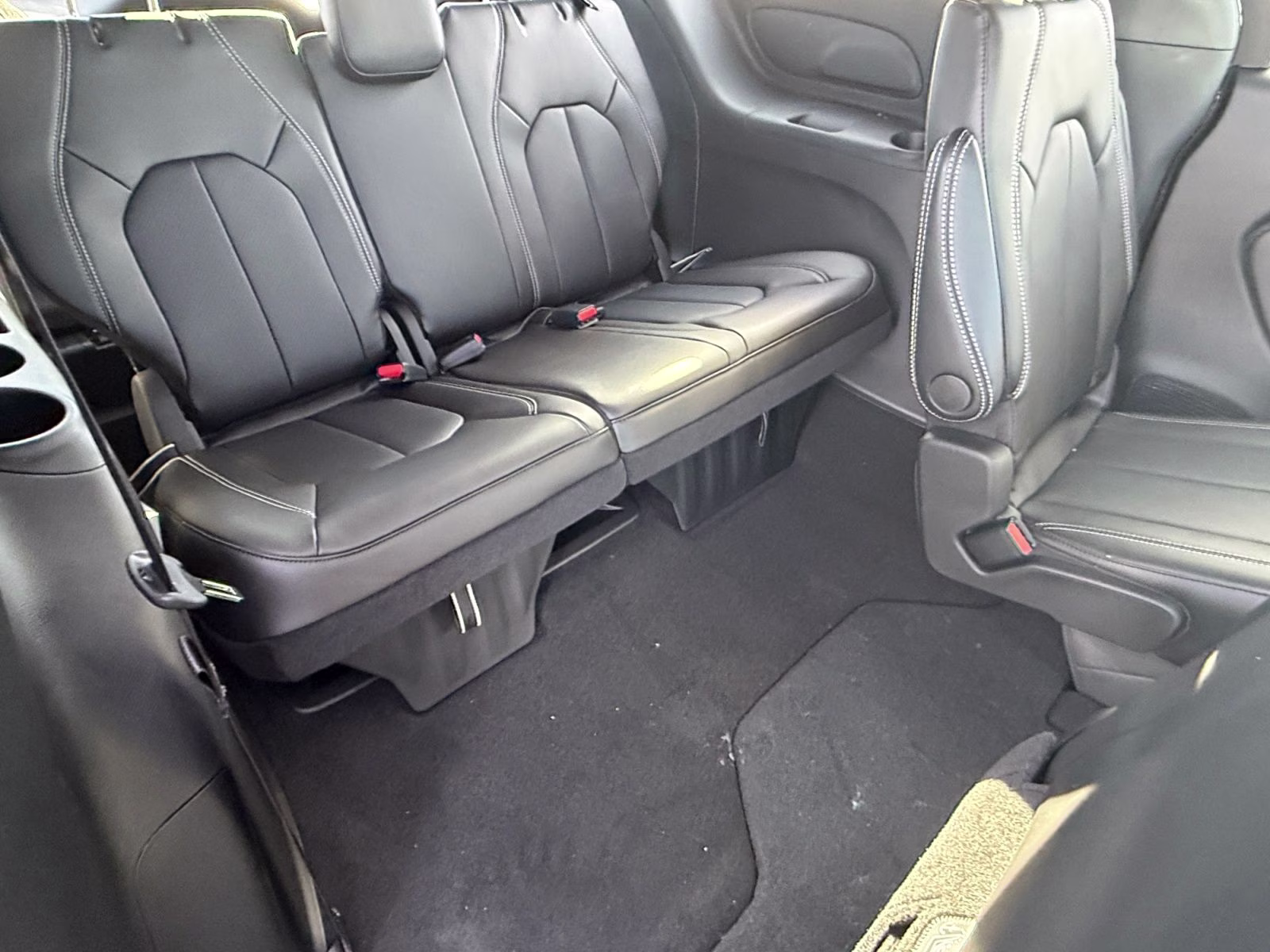 2026 Diamond Black Crystal Pearlcoat Chrysler Pacifica Select AWD Van