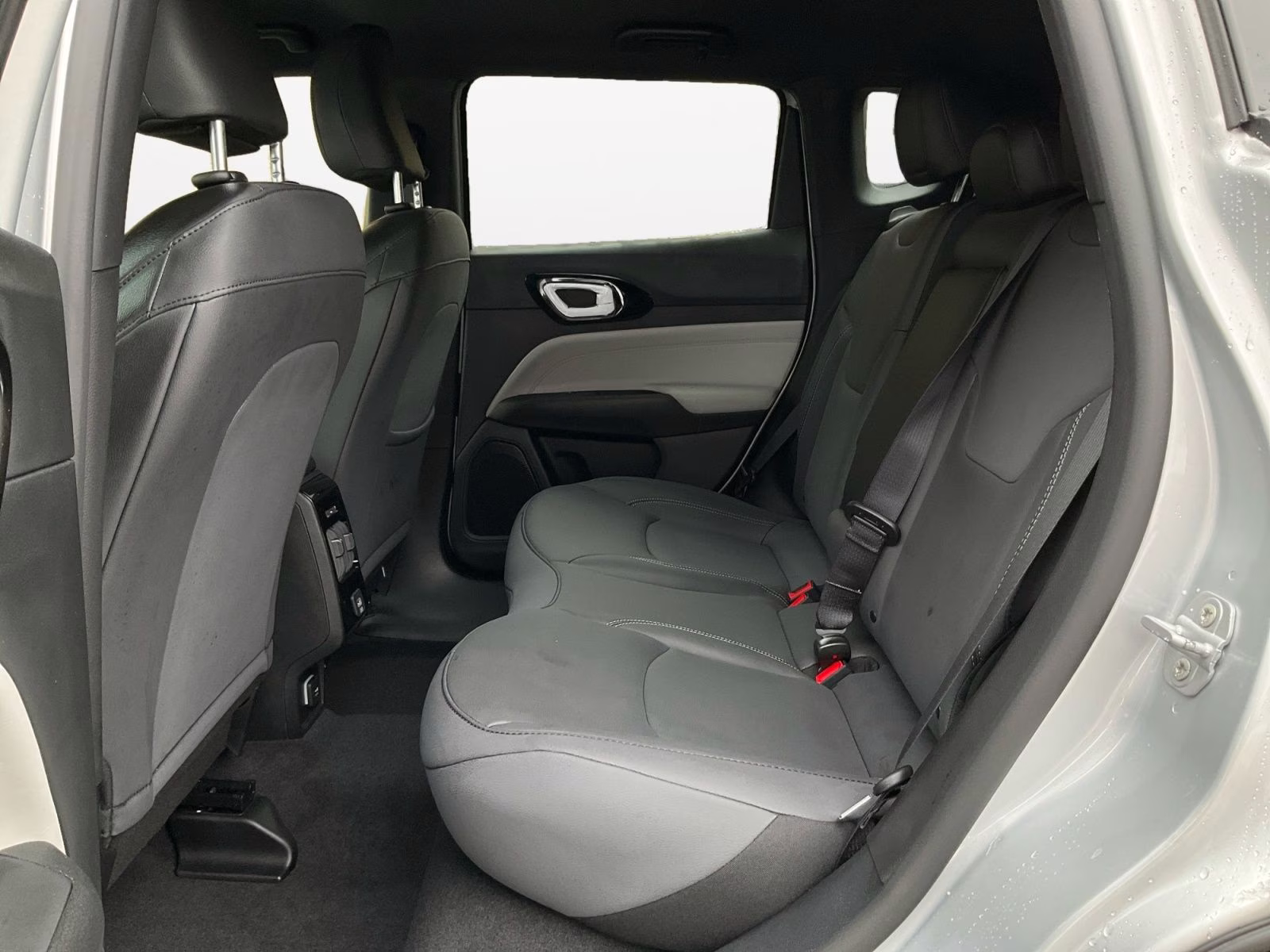 2026 Silver Zynith Metallic Clearcoat Jeep Compass Limited 4X4 SUV