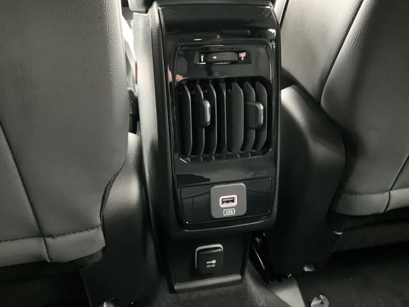 2026 Silver Zynith Metallic Clearcoat Jeep Compass Limited 4X4 SUV