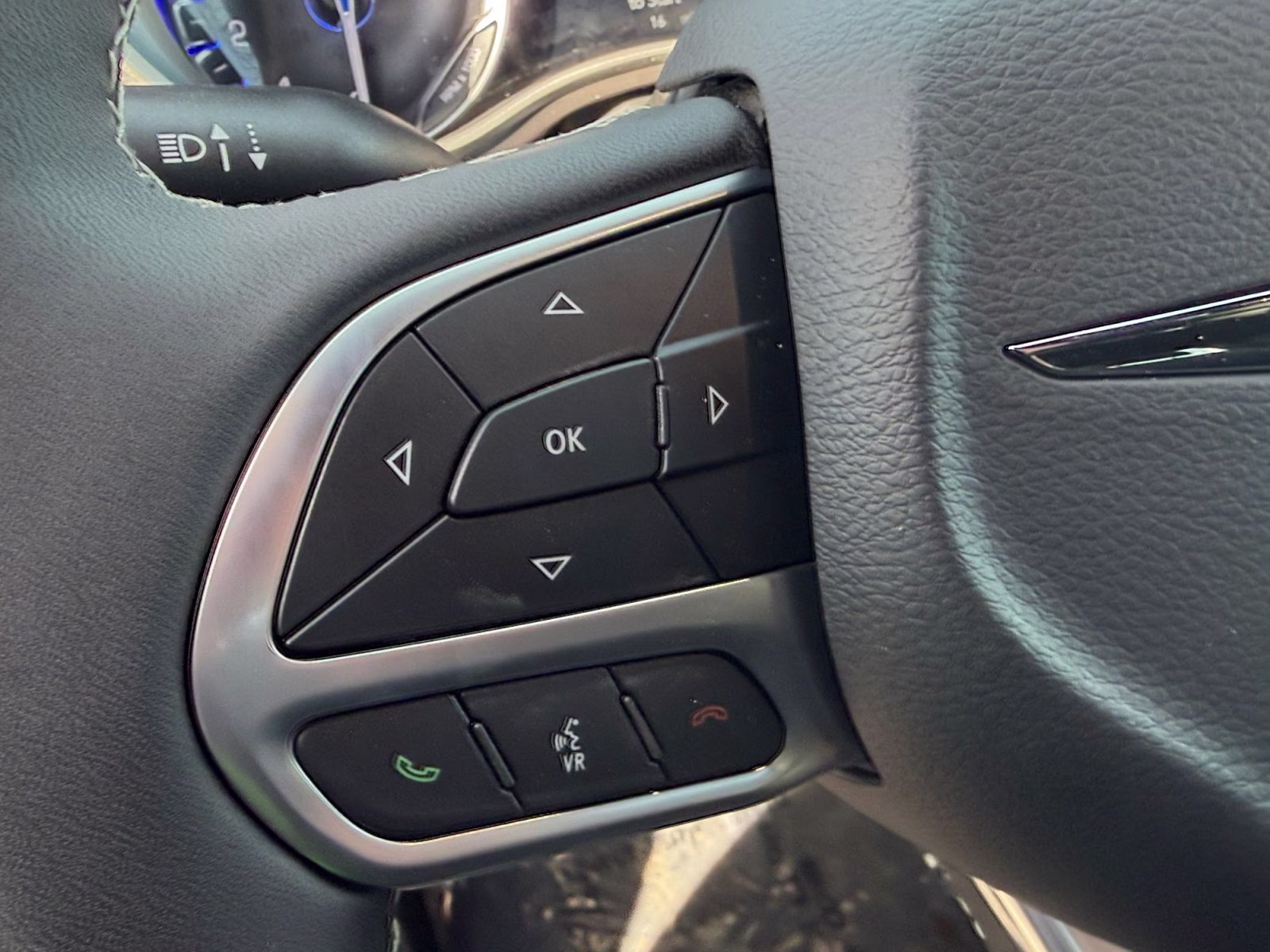 2026 Diamond Black Crystal Pearlcoat Chrysler Pacifica Select AWD Van