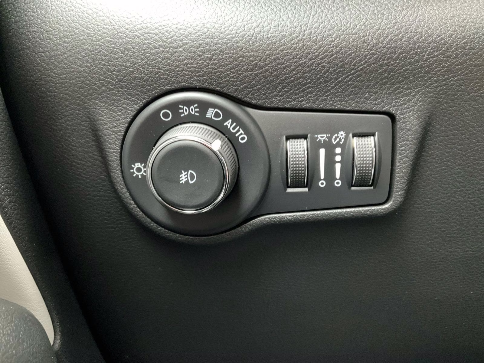 2026 Silver Zynith Metallic Clearcoat Jeep Compass Limited 4X4 SUV