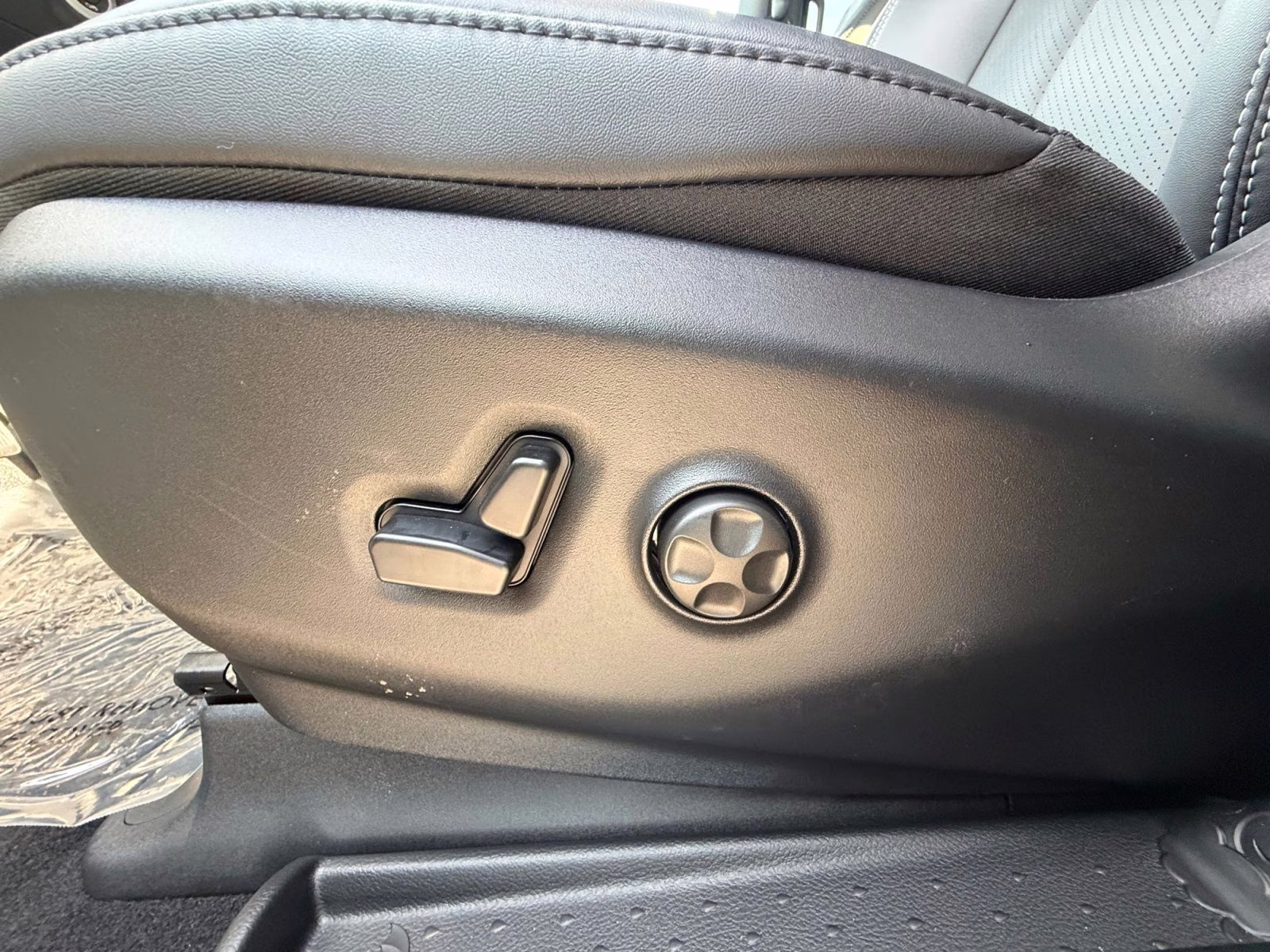 2026 Diamond Black Crystal Pearlcoat Chrysler Pacifica Select AWD Van