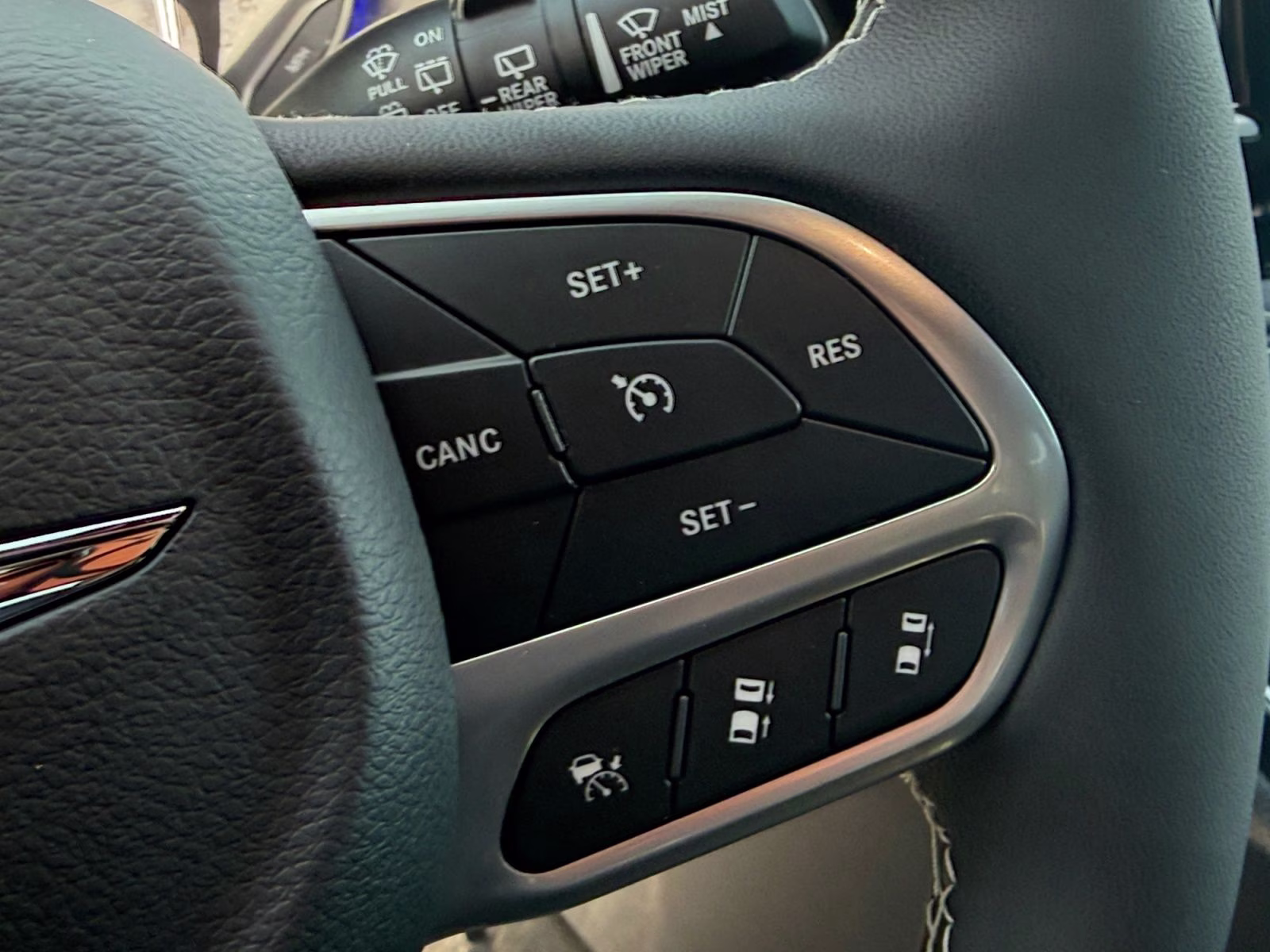 2026 Diamond Black Crystal Pearlcoat Chrysler Pacifica Select AWD Van