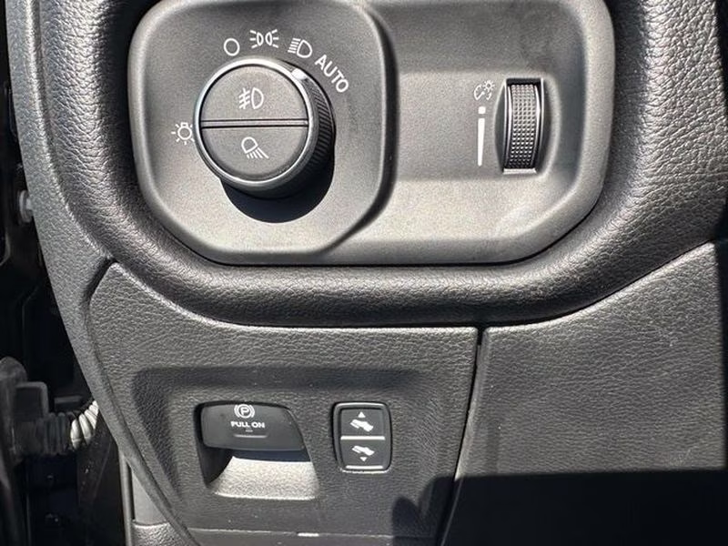 2025 Diamond Black Crystal Pearlcoat Ram 1500 Big Horn 4X4 Truck