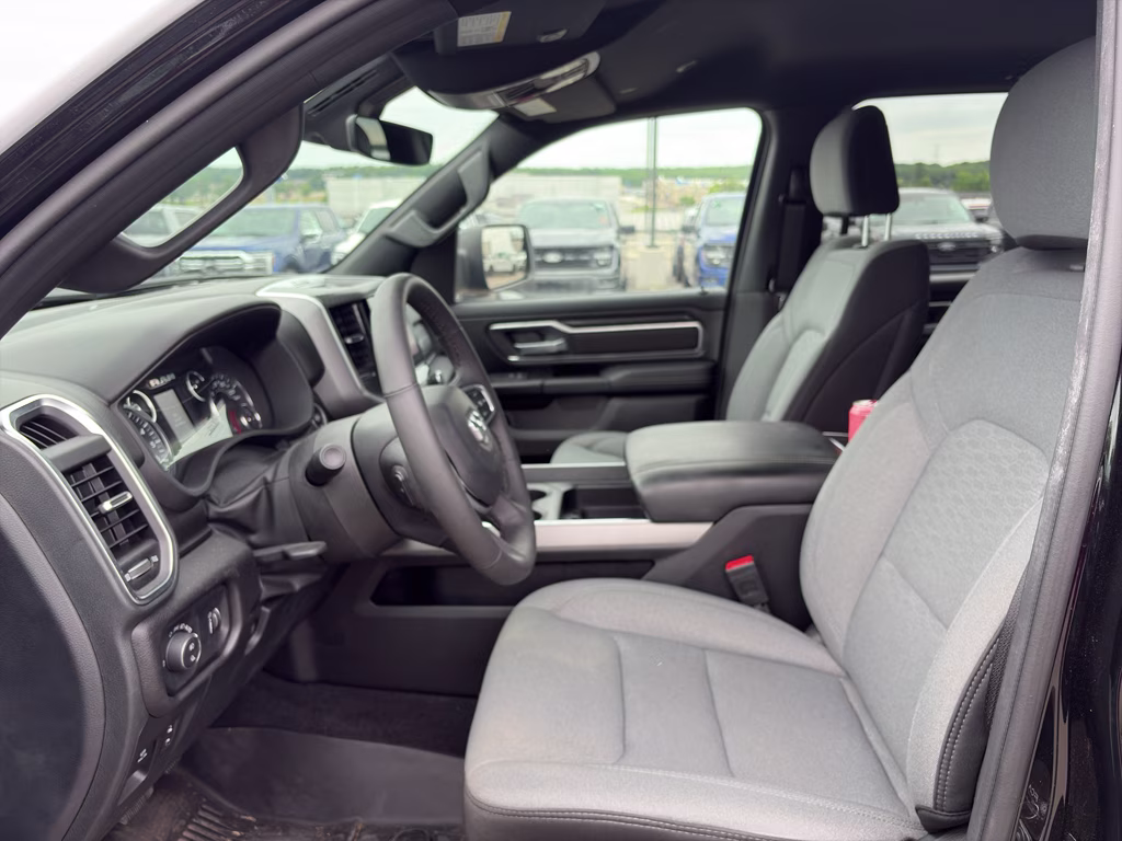 2025 Diamond Black Crystal Pearlcoat Ram 1500 Big Horn 4X4 Truck