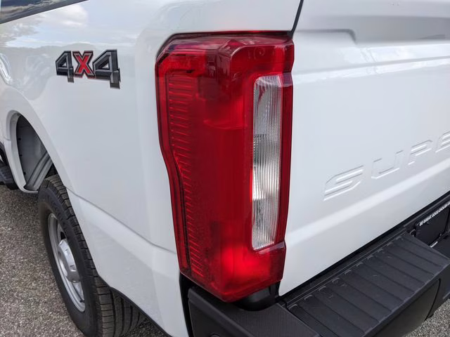 2026 Oxford White Ford Super Duty F-250 SRW XL 4X4 Truck