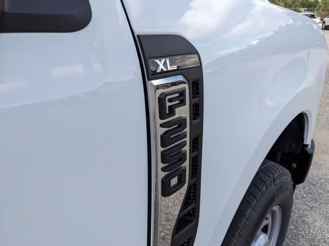 2026 Oxford White Ford Super Duty F-250 SRW XL 4X4 Truck