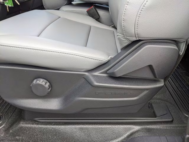 2026 Oxford White Ford Super Duty F-250 SRW XL 4X4 Truck