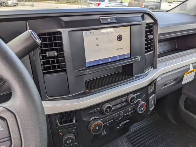 2026 Oxford White Ford Super Duty F-250 SRW XL 4X4 Truck