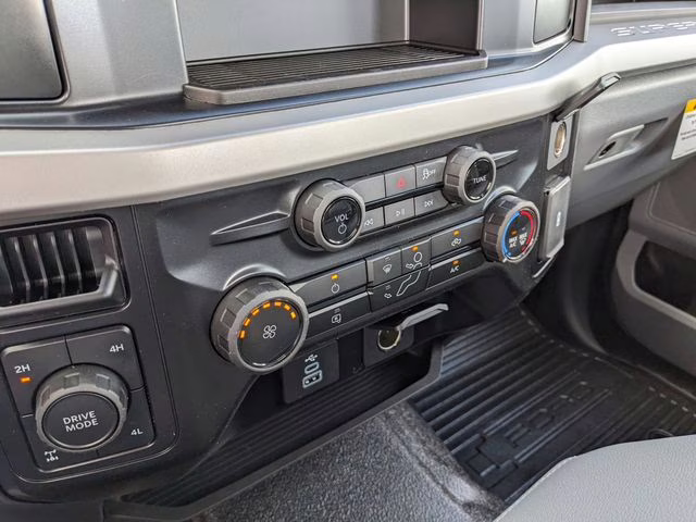 2026 Oxford White Ford Super Duty F-250 SRW XL 4X4 Truck