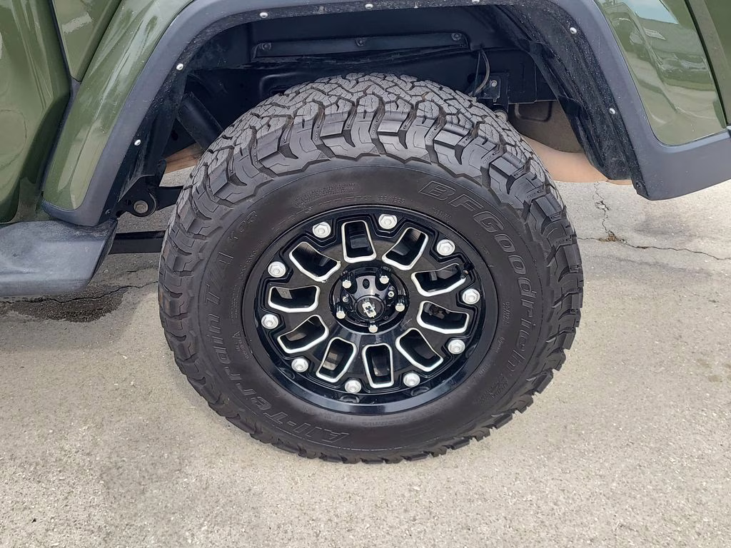 2022 Sarge Green Clearcoat Jeep Gladiator Overland 4X4 Truck