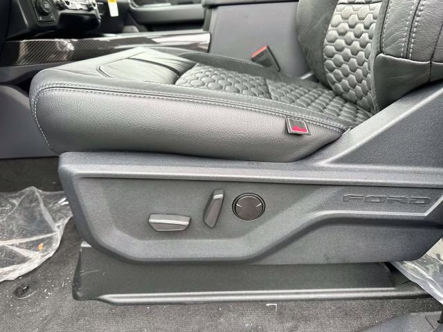 2026 Agate Black Metallic Ford Super Duty F-250 SRW LARIAT 4WD Crew Cab 6.75' Box 4X4 Truck