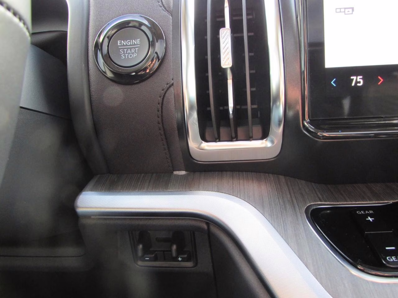 2025 Agate Black Metallic Ford Expedition Platinum 4X4 SUV