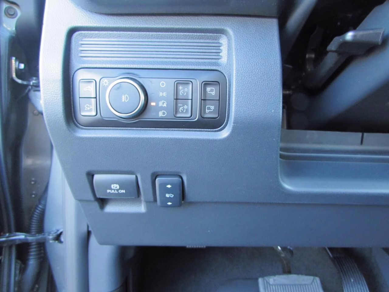 2026 Carbonized Gray Metallic Ford Super Duty F-350 SRW Lariat 4X4 Truck