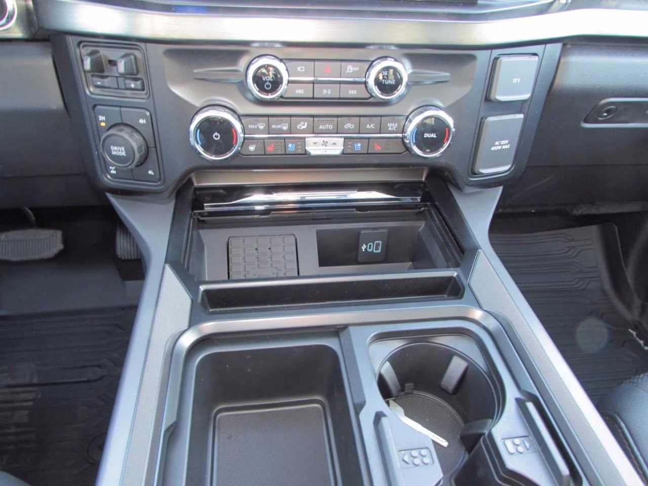 2026 Carbonized Gray Metallic Ford Super Duty F-350 SRW Lariat 4X4 Truck